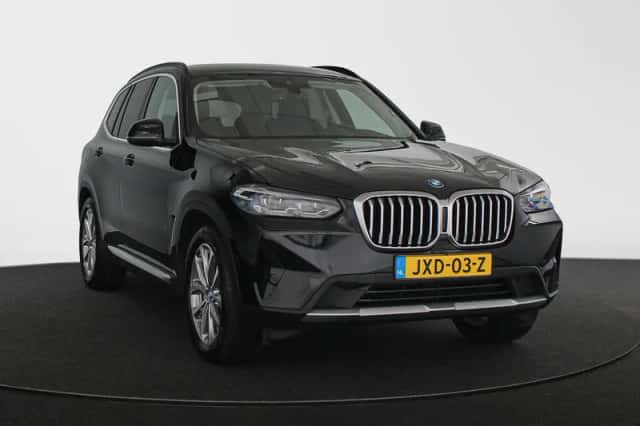 BMW X3 (2022) thumbnail 2