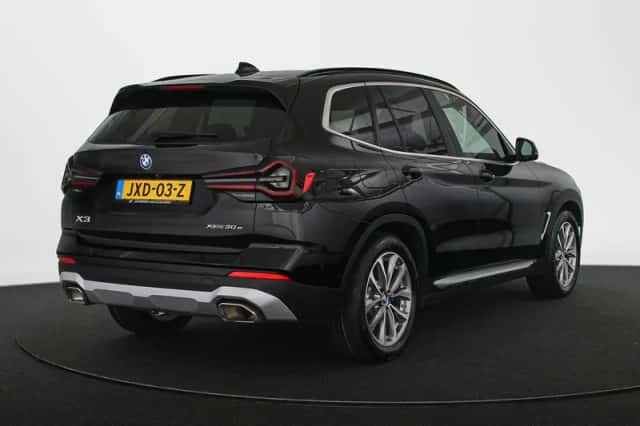 BMW X3 (2022) thumbnail 3