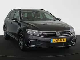 Volkswagen Passat (2022) thumbnail 2