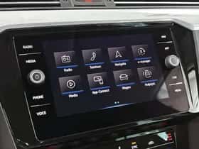Volkswagen Passat (2022) thumbnail 13