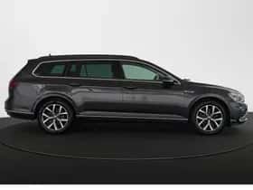 Volkswagen Passat (2022) thumbnail 36