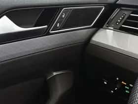 Volkswagen Passat (2022) thumbnail 45