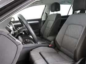 Volkswagen Passat (2022) thumbnail 6