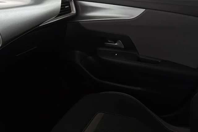 Opel Mokka-e (2021) thumbnail 24