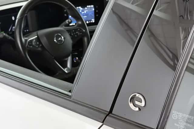 Opel Mokka-e (2021) thumbnail 36
