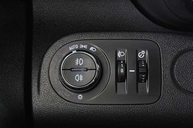 Opel Combo (2019) thumbnail 18