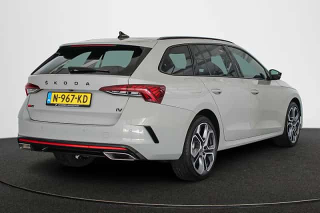 Škoda Octavia (2021) thumbnail 3