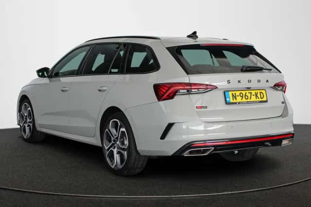 Škoda Octavia (2021) thumbnail 4