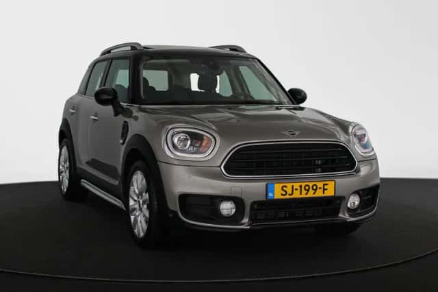 MINI Countryman (2018) thumbnail 2