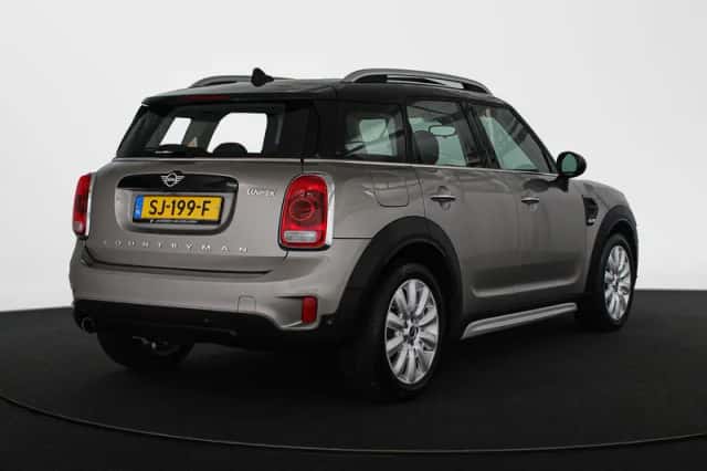 MINI Countryman (2018) thumbnail 3