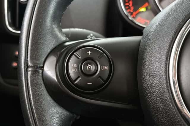 MINI Countryman (2018) thumbnail 29