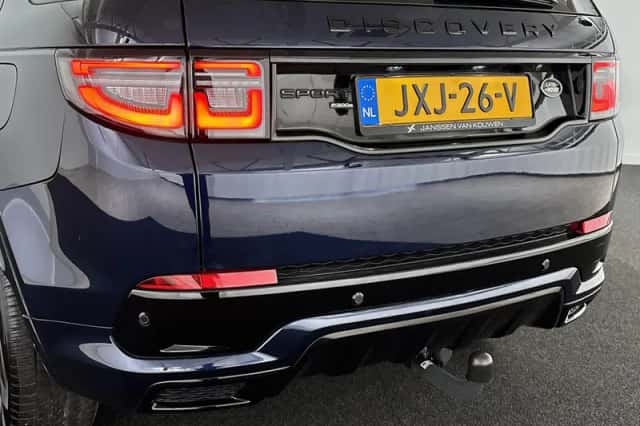 Land Rover Discovery Sport (2023) thumbnail 11