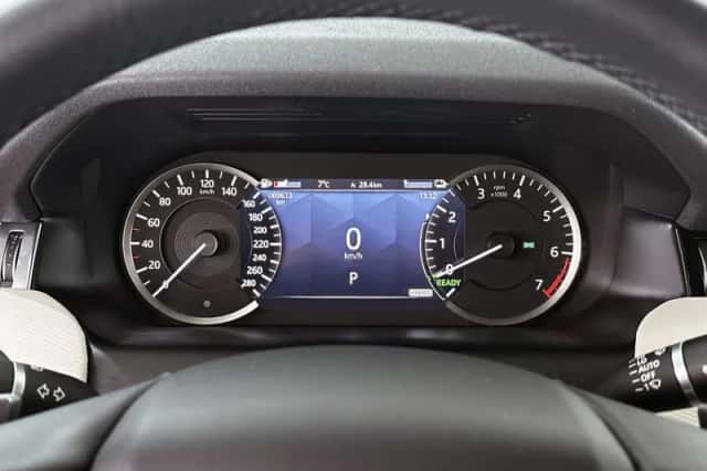 Land Rover Discovery Sport (2023) thumbnail 12