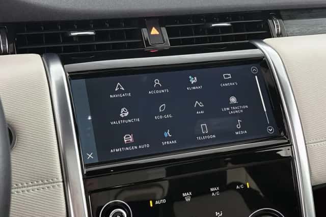 Land Rover Discovery Sport (2023) thumbnail 14