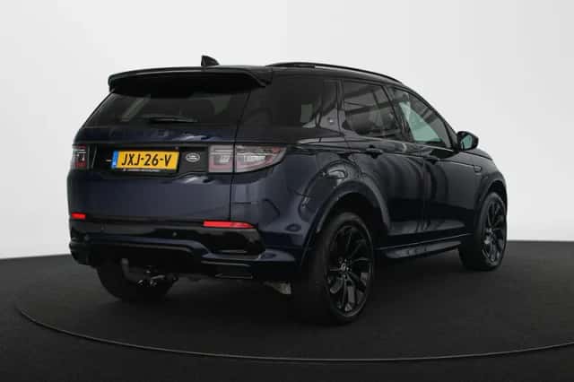 Land Rover Discovery Sport (2023) thumbnail 3