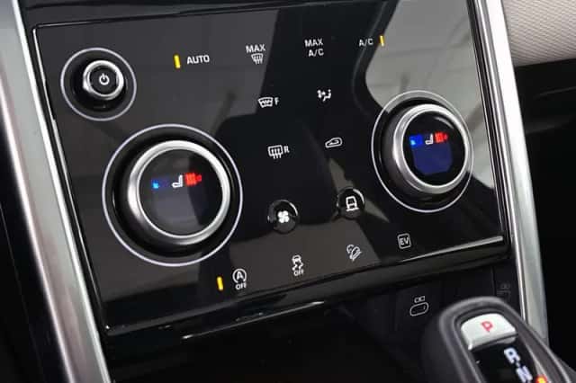 Land Rover Discovery Sport (2023) thumbnail 26
