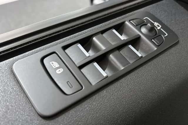 Land Rover Discovery Sport (2023) thumbnail 35