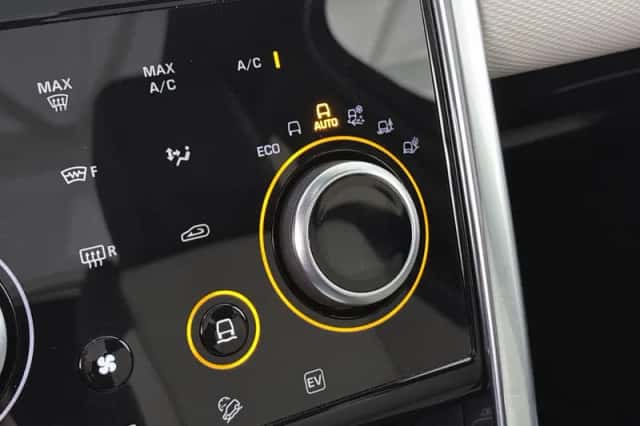 Land Rover Discovery Sport (2023) thumbnail 47
