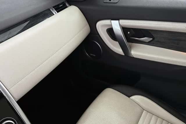 Land Rover Discovery Sport (2023) thumbnail 48