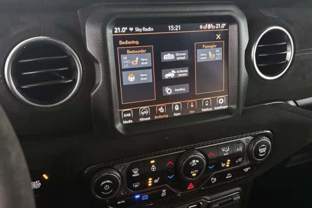 Jeep Wrangler (2022) thumbnail 26