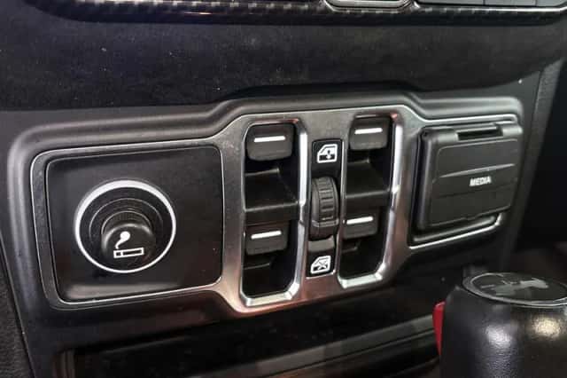 Jeep Wrangler (2022) thumbnail 35