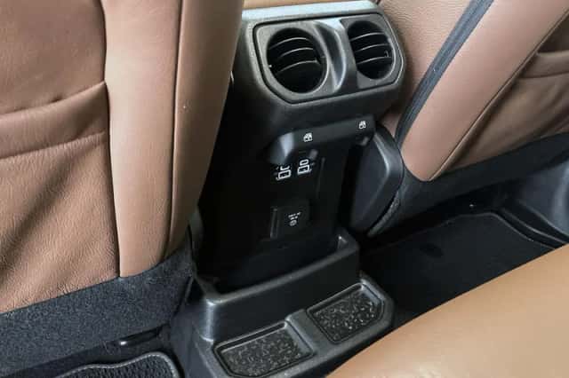 Jeep Wrangler (2022) thumbnail 38
