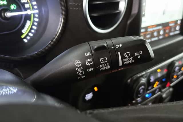 Jeep Wrangler (2022) thumbnail 42
