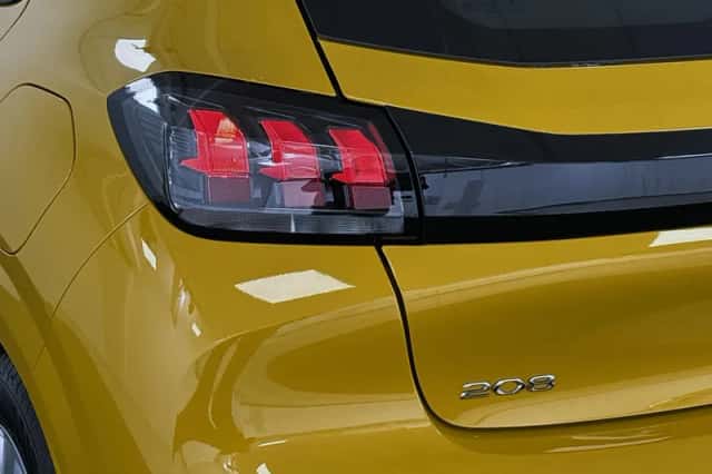 Peugeot 208 (2023) thumbnail 17