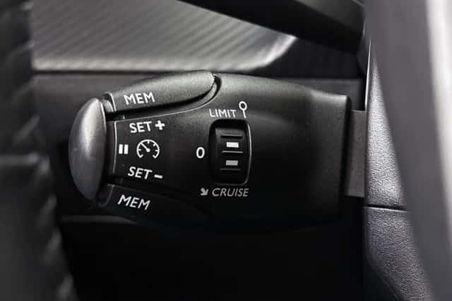 Peugeot 208 (2023) thumbnail 23