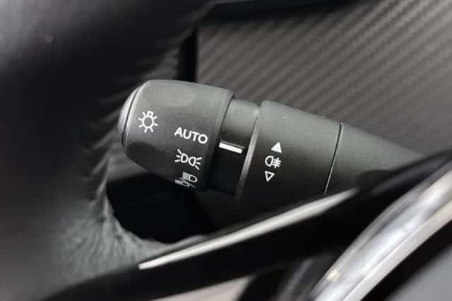 Peugeot 208 (2023) thumbnail 32