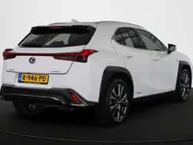 Lexus UX (2019) thumbnail 3