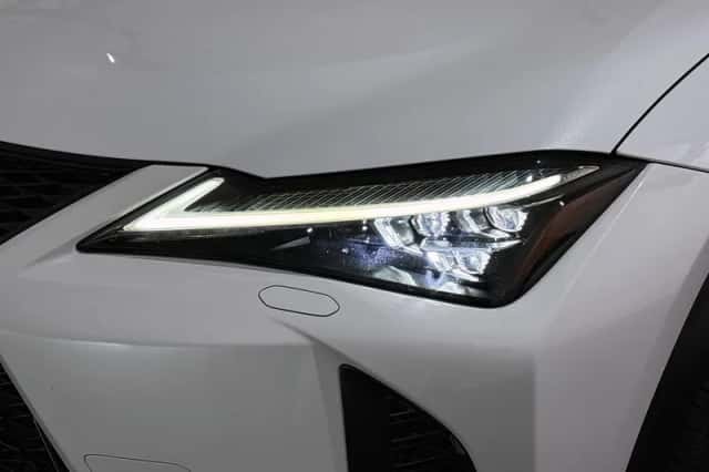 Lexus UX (2019) thumbnail 21