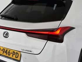 Lexus UX (2019) thumbnail 22