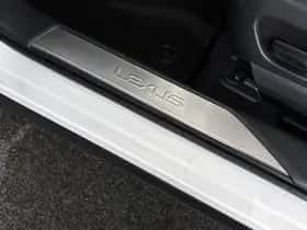 Lexus UX (2019) thumbnail 26