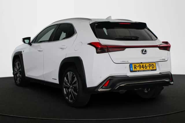 Lexus UX (2019) thumbnail 4