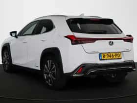 Lexus UX (2019) thumbnail 4