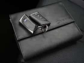 Lexus UX (2019) thumbnail 31