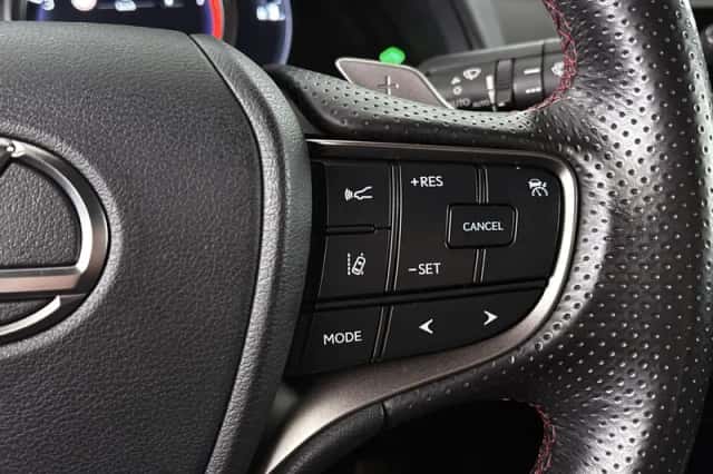 Lexus UX (2019) thumbnail 32