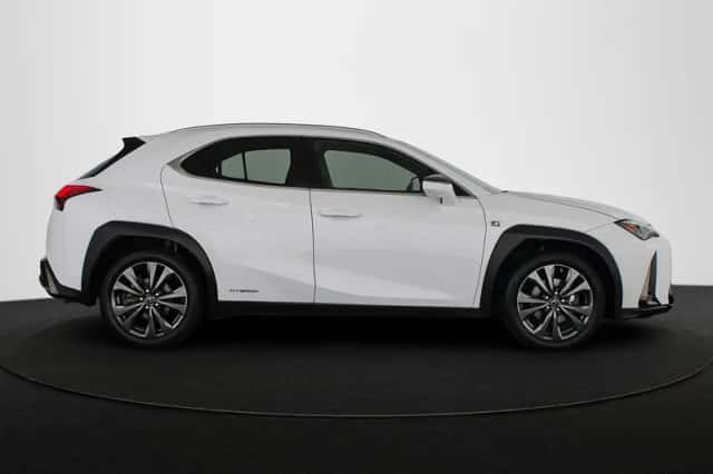 Lexus UX (2019) thumbnail 36