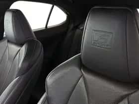 Lexus UX (2019) thumbnail 40