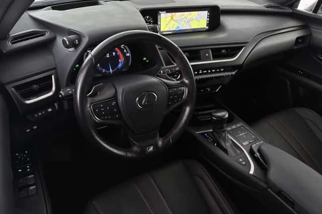 Lexus UX (2019) thumbnail 5