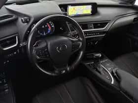 Lexus UX (2019) thumbnail 5