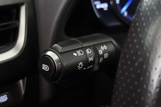 Lexus UX (2019) thumbnail 41