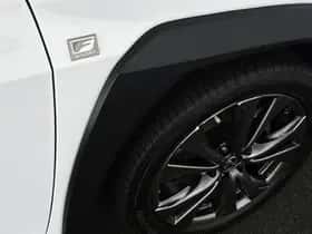 Lexus UX (2019) thumbnail 43
