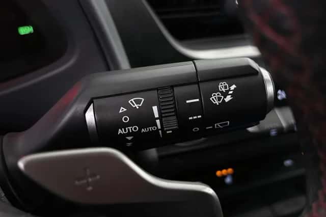Lexus UX (2019) thumbnail 44