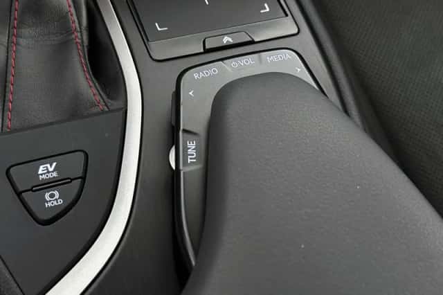 Lexus UX (2019) thumbnail 47