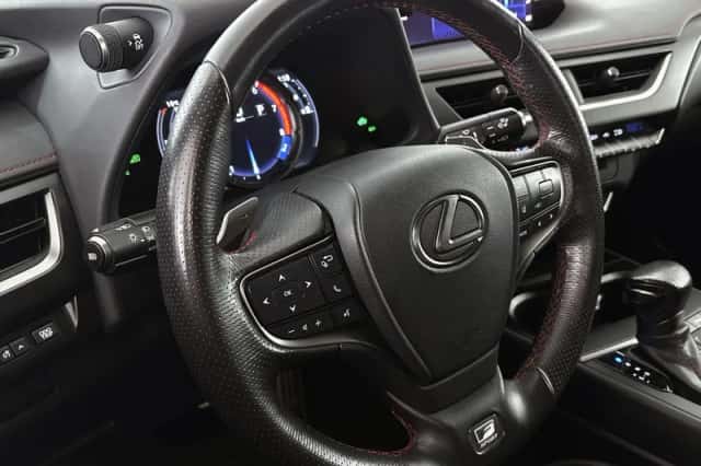 Lexus UX (2019) thumbnail 8