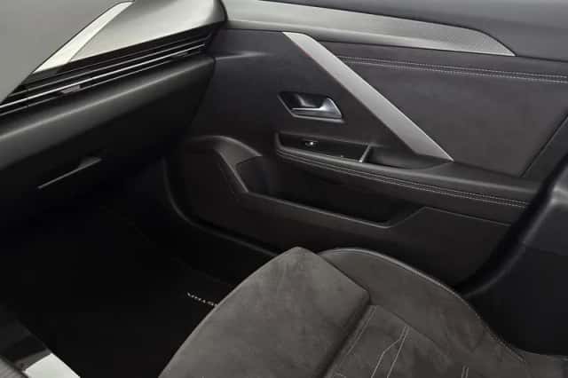 Opel Astra (2023) thumbnail 44