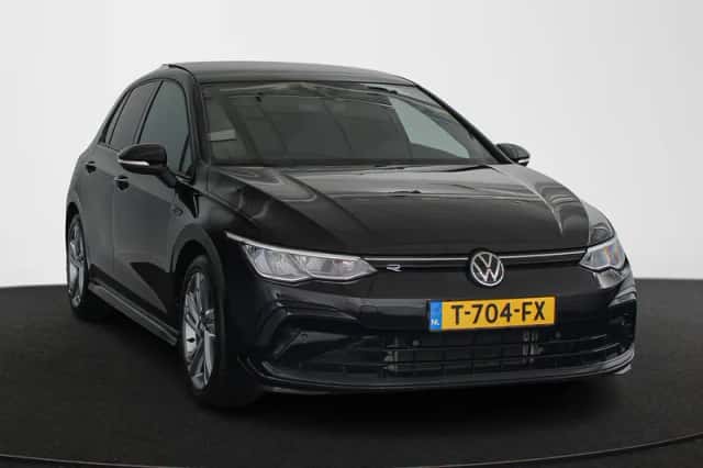 Volkswagen Golf (2023) thumbnail 2