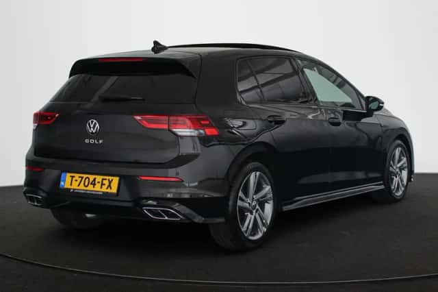 Volkswagen Golf (2023) thumbnail 3